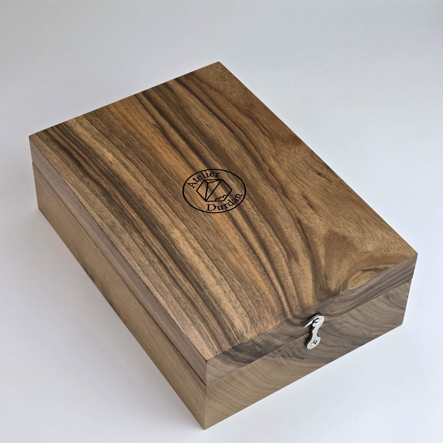 Solid Walnut Box – Customizable Case for Razors & Accessories